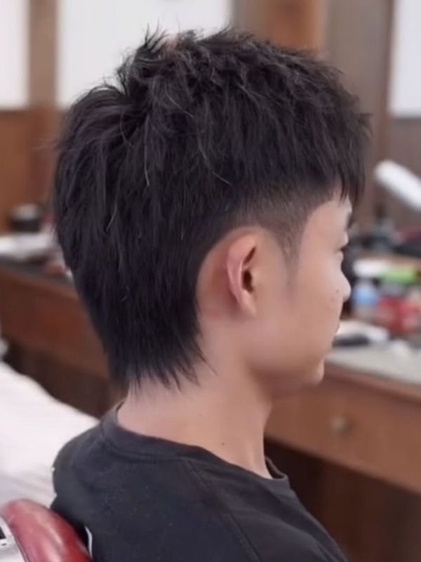 Sporty Medium Mullet