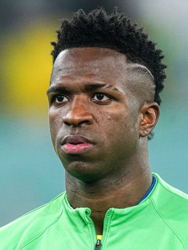 Vinícius Jr. – Kinky Afro Curls with High Skin Fade