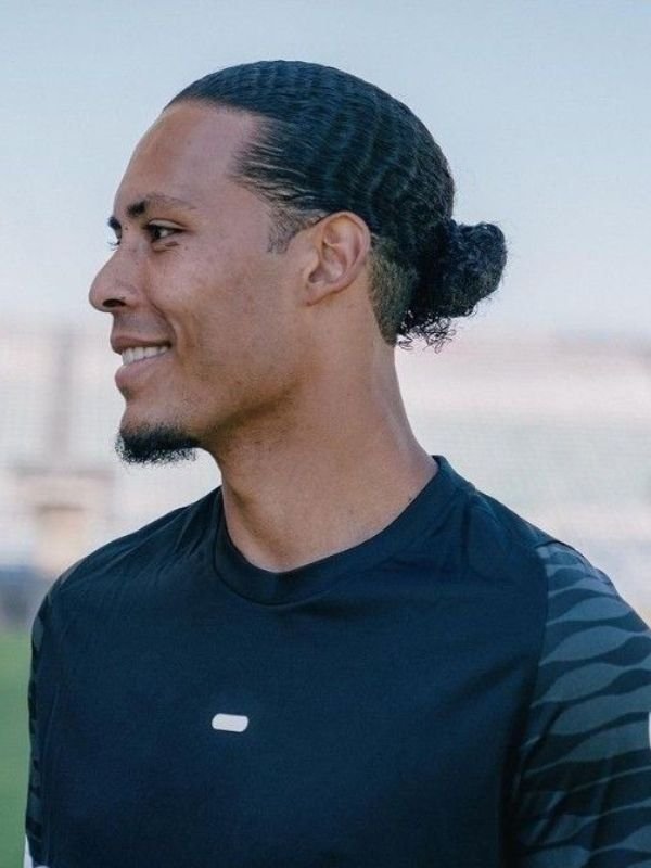 Virgil van Dijk – Low Bun