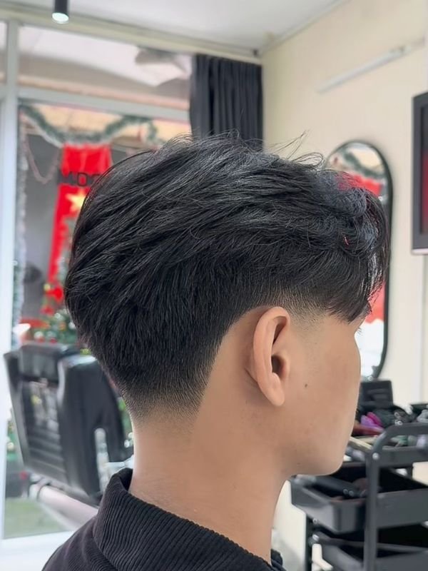 What Is a Low Taper Fade Middle Part
